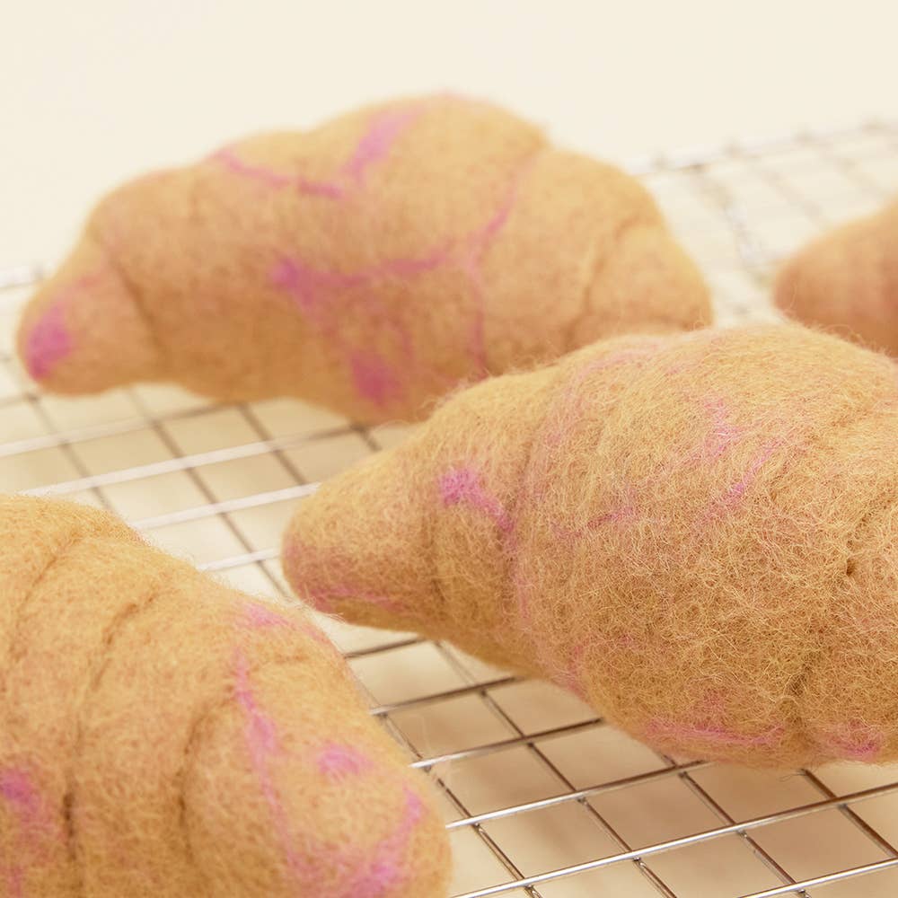 WOOL CROISSANT DOG TOY